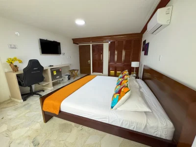 Habitación 202 con cama king del Hotel Boutique Luxury en Cali