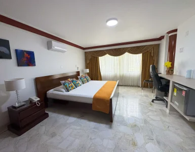 Habitación 202 con cama king del Hotel Boutique Luxury en Cali