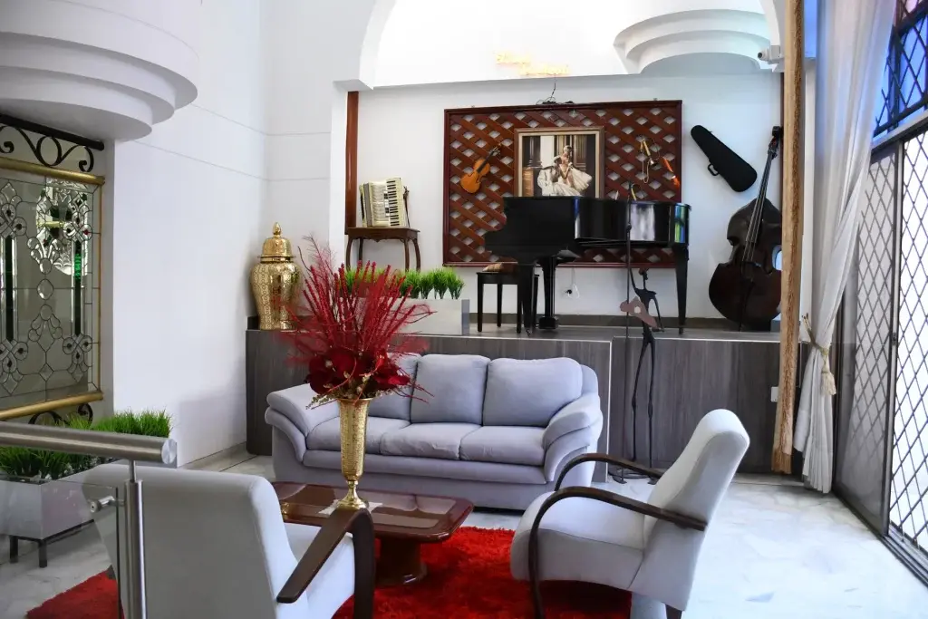 Lobby y sala de estar del Hotel Boutique Luxury en Cali